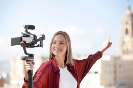 Un contrat doit être signé avec les créateurs de contenu quand le montant est supérieur à 1 000 €.